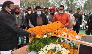 शहीद सरबजीत के अंतिम दर्शन के लिए उमड़ा जनसैलाब 