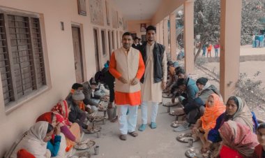 खिंचड़ी सहभोज का स्कूल में हुआ आयोजन जुटे सैकड़ों लोग।