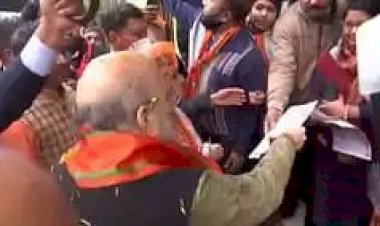 कैराना में अमित शाह घर घर जाकर मांग रहे वोट