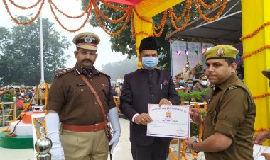 डीएम डॉ. दिनेश चन्द्र ने किया ध्वजारोहण,