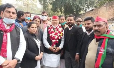 लखनऊ मध्य से रविदास मेहरोत्रा ने किया नामांकन