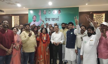 राष्ट्रीय संयोजक अनुपम मिश्रा ने जयपुर में प्रेस वार्ता को संबोधित किया