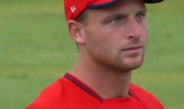 IPL 2022: राजस्थान रॉयल्स को फाइनल में पहुंचाने के बाद बटलर ने वॉर्न को किया याद,