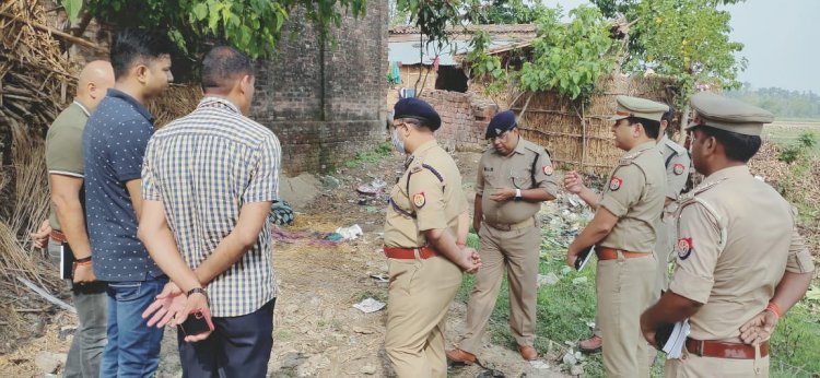 घर से गायब मासूम बच्ची का मिला शव   हत्या कर शव घर के पीछे फेंके जाने की आशंका ।