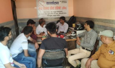 नव चेतना सेवा संस्था* के कार्यालय में श्री सुनील गर्ग की अध्यक्षता में  सभा का आयोजन