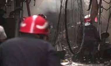 दिल्ली के गफ्फार मार्केट में लगी भीषण आग