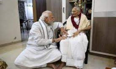 पीएम मोदी ने इस तरह से मनाया अपनी मां का 100वां जन्मदिन