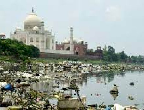 जब तक यमुना नहीं होगी साफ, तब तक नहीं धुले सकेंगे विश्व धरोहर ताजमहल के दाग!