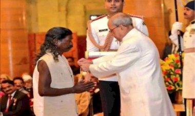 साहिब-दिल्ही आने तक के पैसे नही है कृपया पुरुस्कार डाक से भिजवा दो!