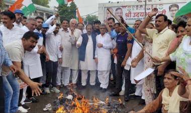 ईडी के खिलाफ विधायक भारत भूषण बत्तरा के नेतृत्व में   कांग्रेस नेताओं ने फूंका प्रधानमंत्री का पुतला