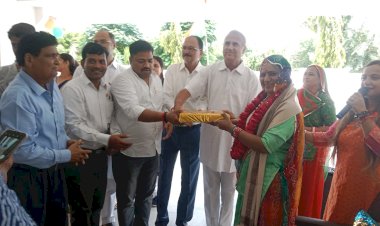 एस बी हाइट सोसाइटी में मनाया आजादी का महोत्सव पद्मश्री गुलाबो सपेरा ने किया झंडारोहण