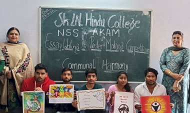 प्रस्ताव लेखन में निकिता, पोस्टर बनाओ में उदित प्रथम।