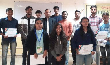 डिजिटल पोस्टर मेकिंग में जय प्रथम, अंकित द्वितीय।