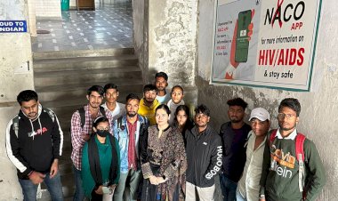 एचआईवी जागरूकता अभियान के तहत मोबाइल ऐप तथा टोल फ्री नंबर की जानकारी दी।