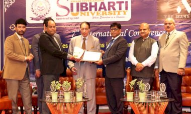 बेस्ट एसोसिएट प्रोफेसर ऑफ द ईयर अवार्ड से सम्मानित हुए डॉ. गोल्डी पुरी।