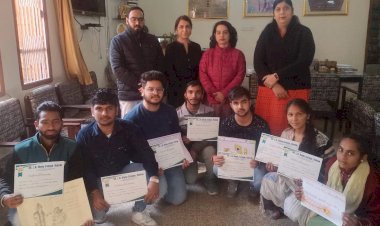 संस्कृत श्लोकोच्चारण में शेखर, स्लोगन लेखन में मुस्कान रही प्रथम।