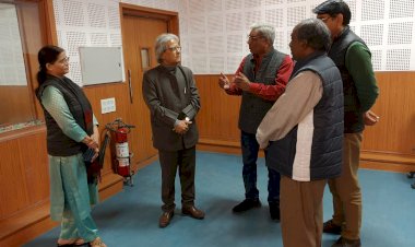 महर्षि बाल्मीकि संस्कृत विवि के कुलपति ने किया पत्रकारिता एवं जनसंचार विभाग के स्टूडियो का दौरा