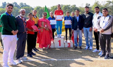 यूनिवर्सिटी कैंपस स्कूल की वार्षिक खेलकूद प्रतियोगिता शुरू,  800 मीटर गर्ल्स में लक्षिता प्रथम।