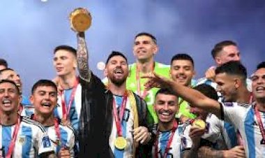 लियोनेल मेसी ने वर्ल्ड कप उठाया