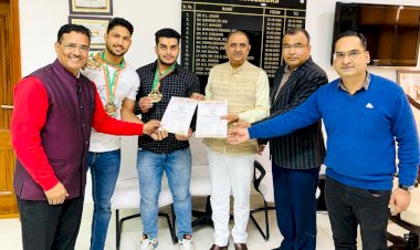 पावर लिफ्टिंग में जीजेयू के छात्रों का उत्कृष्ट प्रदर्शन।