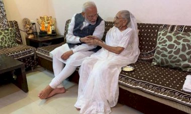 पीएम नरेंद्र मोदी की मां हीराबेन का निधन, अहमदाबाद के लिए रवाना हुए प्रधानमंत्री