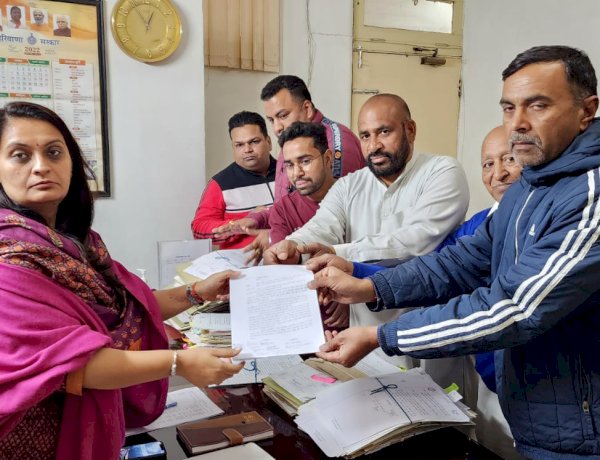 सीएम के प्रस्तावित दौरे के बीच सैनी स्कूल ट्रस्ट पर विवाद, डीसी को सौंपी शिकायत।
