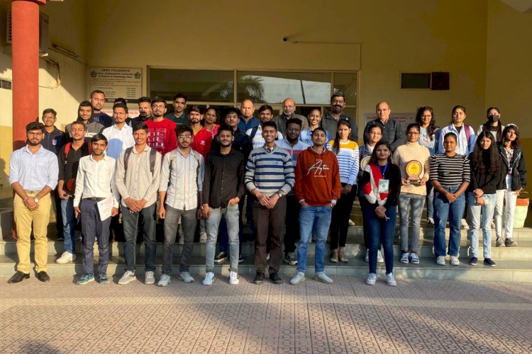 स्टोरी टेलिंग में भूमिका प्रथम, त्रिशका द्वितीय।
