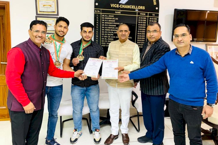पावर लिफ्टिंग में जीजेयू के छात्रों का उत्कृष्ट प्रदर्शन।