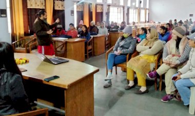 शिविर के तीसरे दिन रेकी और मर्म चिकित्सा की जानकारी दी।