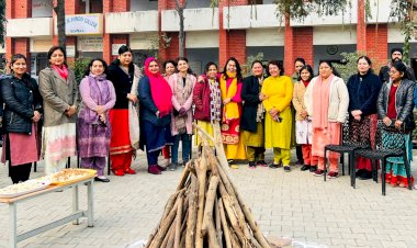 हिंदू कॉलेज में धूमधाम से मनाया लोहड़ी का त्योहार।