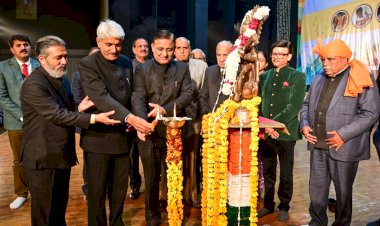 गीत-संगीत-नृत्य के सुंदर समागम के साथ यूनिफेस्ट 2023 का आगाज, कुलपति ने किया साहित्य तथा संस्कृति के जरिए सामाजिक रूपांतरण के प्रयास का आह्वान।