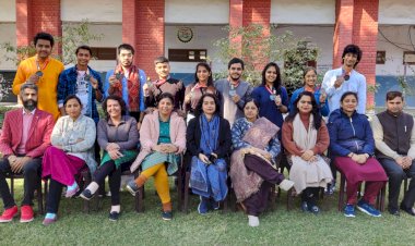 यूनिफेस्ट-2023 में एकांकी नाटक और मिमिक्री में हिंदू कॉलेज दूसरे स्थान पर।