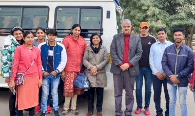 जेएलएफ में भाग लेने के लिए विद्यार्थी रवाना।