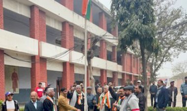 संविधान समस्त देशवासियों को एकता के सूत्र में बांधे हुए हैः मनीष ग्रोवर   - हिंदू कॉलेज में किया ध्वजारोहण।