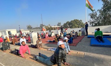 स्वयंसेवकों ने किया सूर्य नमस्कार।