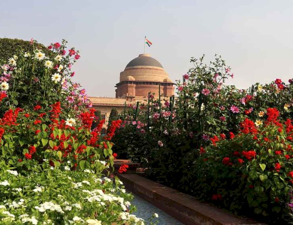 मुग़ल गार्डन अब अमृत उद्यान: नाम बदलने का चलन, राजनीति या कुछ और
