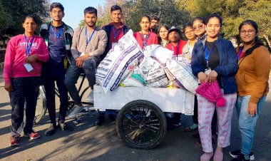 जरूरतमंदों के लिए जीजेयू के एनएसएस स्वयंसेवकों ने एकत्र किए कपड़े व खाद्य सामग्री।