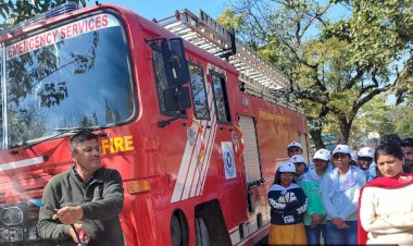 वाईआरसी कैंप के दूसरे दिन स्वयंसेवकों ने जाने आग बुझाने के तरीके।