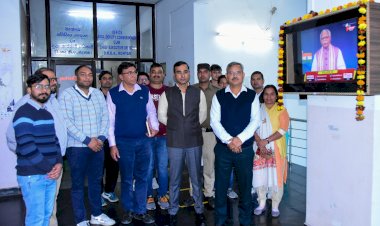 सरकारी योजनाओं की जानकारी देने के लिए एडीसी कार्यालय में लगाई एलईडी स्क्रीन, एडीसी महेंद्र पाल ने किया शुभारंभ।