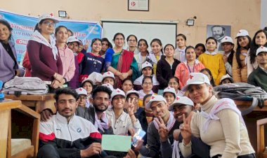 एमकेजेके में वाईआरसी कैंप के तीसरे दिन किया मेडीटेशन।