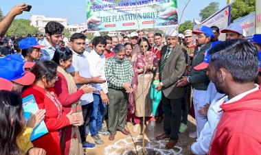 पौधारोपण को जन-मुहिम बनाने के आह्वान के साथ कुलपति ने किया प्लांटेशन ड्राइव का शुभारंभ