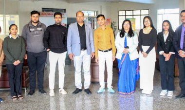 कैंपस प्लेसमेंट ड्राइव में जीयू के आठ विद्यार्थी चयनित, कुलपति ने दी बधाई।