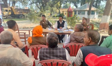 कोतवाली टिकैतनगर में एसडीएम रामसनेहीघाट राम आसरे वर्मा व सीओ रामसनेहीघाट हर्षित चौहान की अध्यक्षता में आगामी त्यौहार के मद्देनजर रखते हुए कराई गई पीस कमेटी की मीटिंग हुई संपन्न