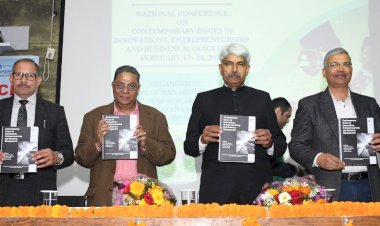 कुलपति ने सामाजिक परिवर्तन के लिए नवाचार का उपयोग एक परिवर्तनकारी टूल्स के तौर पर करने की बात कही।