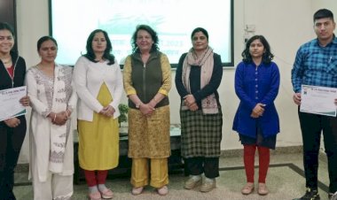 लघु कथा वाचन प्रतियोगिता में दीपिका प्रथम।