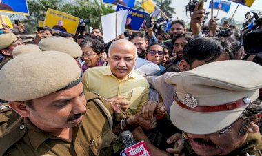 सिसोदिया की ग़ैर-मौजूदगी में केजरीवाल कैसे चलाएँगे दिल्ली की सरकार?