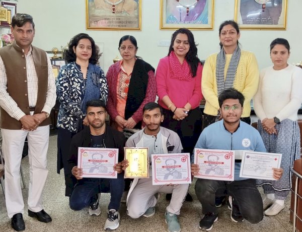 हिंदू कॉलेज के शेखर को मिला बेस्ट कैम्पर का ख़िताब।