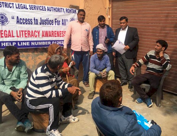 गांव सुनारियां में निशुल्क कानूनी साक्षरता शिविर आयोजित