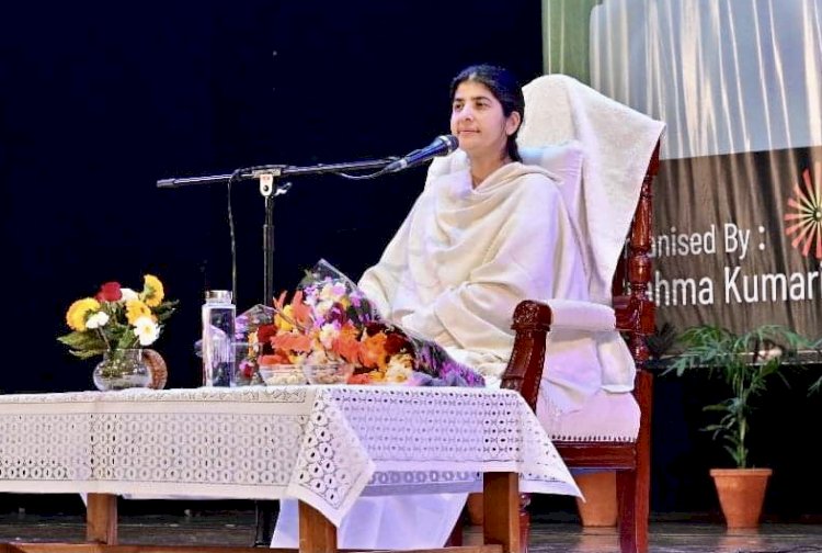 खुशी बाहरी भौतिक वस्तुओं से नहीं, आंतरिक सुकून, आत्मिक शांति में समाहित है: बीके शिवानी