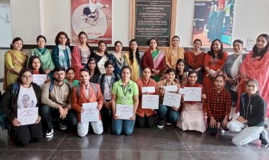 डिबेट में गुरमीत और निबंध लेखन में दीपा ने मारी बाजी, एमकेजेके में इंटर कॉलेज प्रतियोगिता।